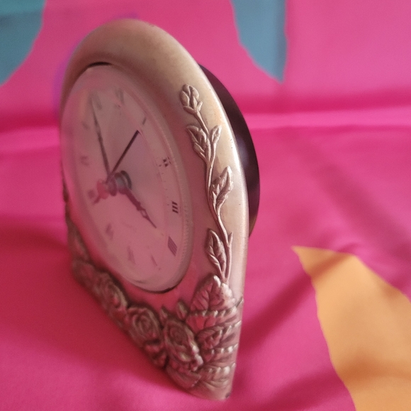 Table Clock ⏰ - Picture 2 of 5